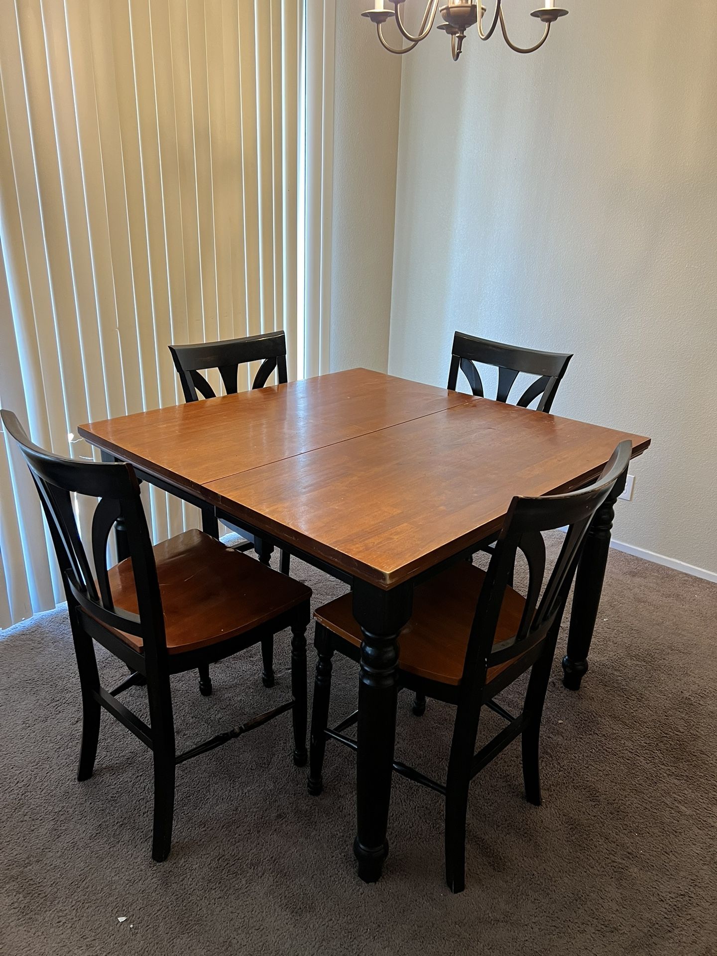 Free Dining Room Table And Chairs. for Sale in Las Vegas, NV OfferUp