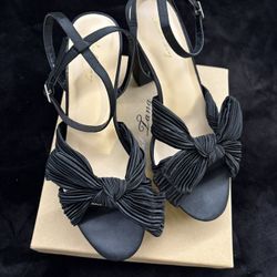 Women’s Heels With Bow Size 9