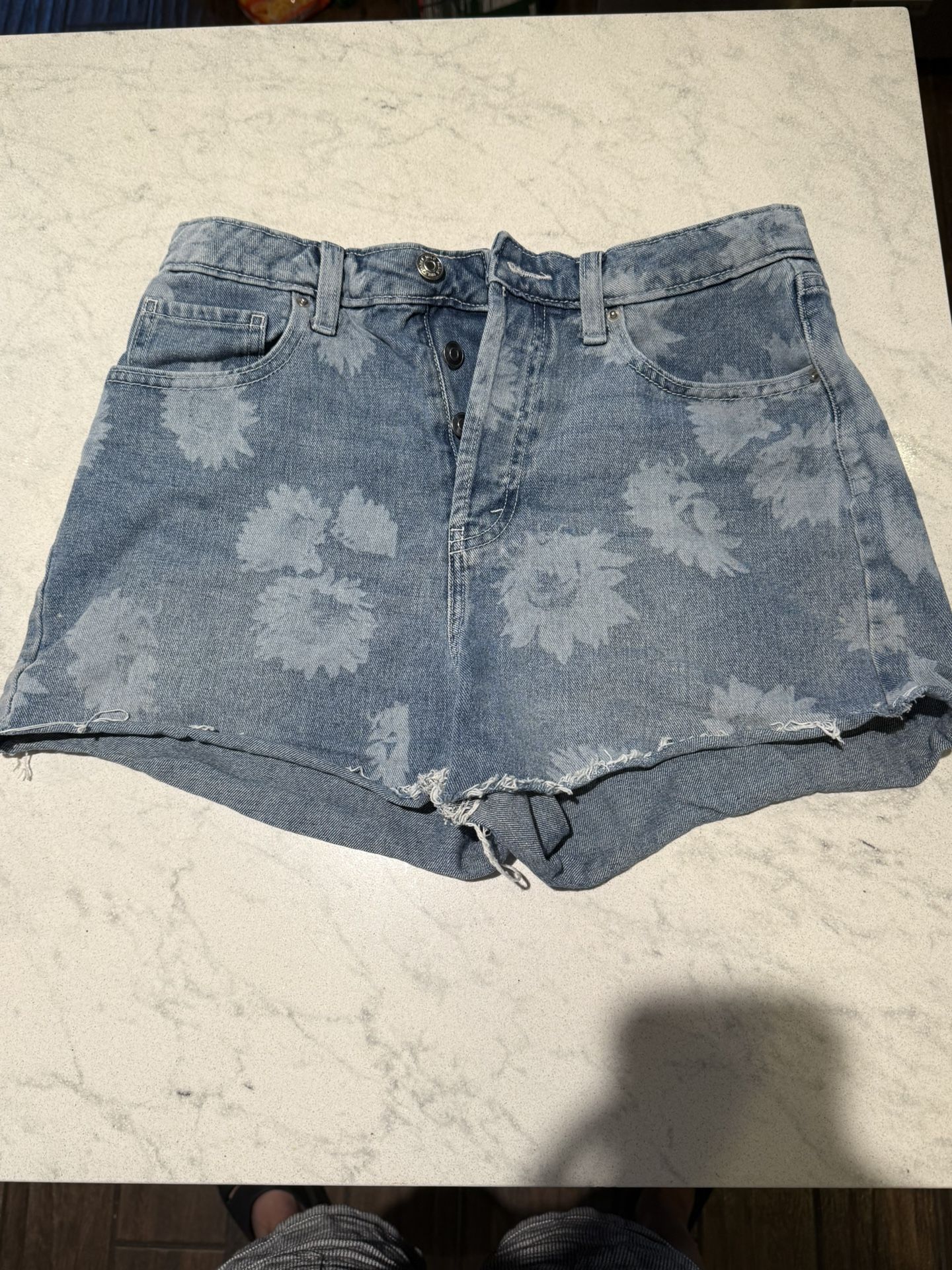 Size 6 Women’s Jean Shorts