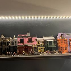 Completed Lego Diagon Alley 75978