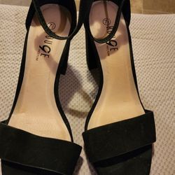 R O U G E Black Square Toe Open Toe Block Heels With Buckle Around Ankle Size 7.5 Excellent Condition