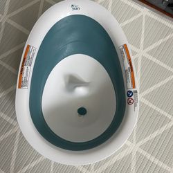 First Years Collapsible Baby Bathtub