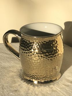 Luxe Habitat Gold Metallic Ceramic Coffee Mug. 