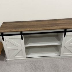 Farmhouse TV Stand / Media Console w Sliding Barn Doors (60” White Wood)