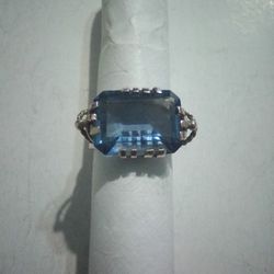 10k Gold  Vintage Blue Topaz Ring Size 5 1/2 Useda