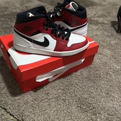 Jordan one mid Chicago