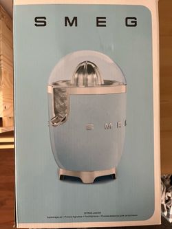 SMEG citrus juicier