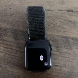 Apple Watch SE (2nd Generation) – 44mm