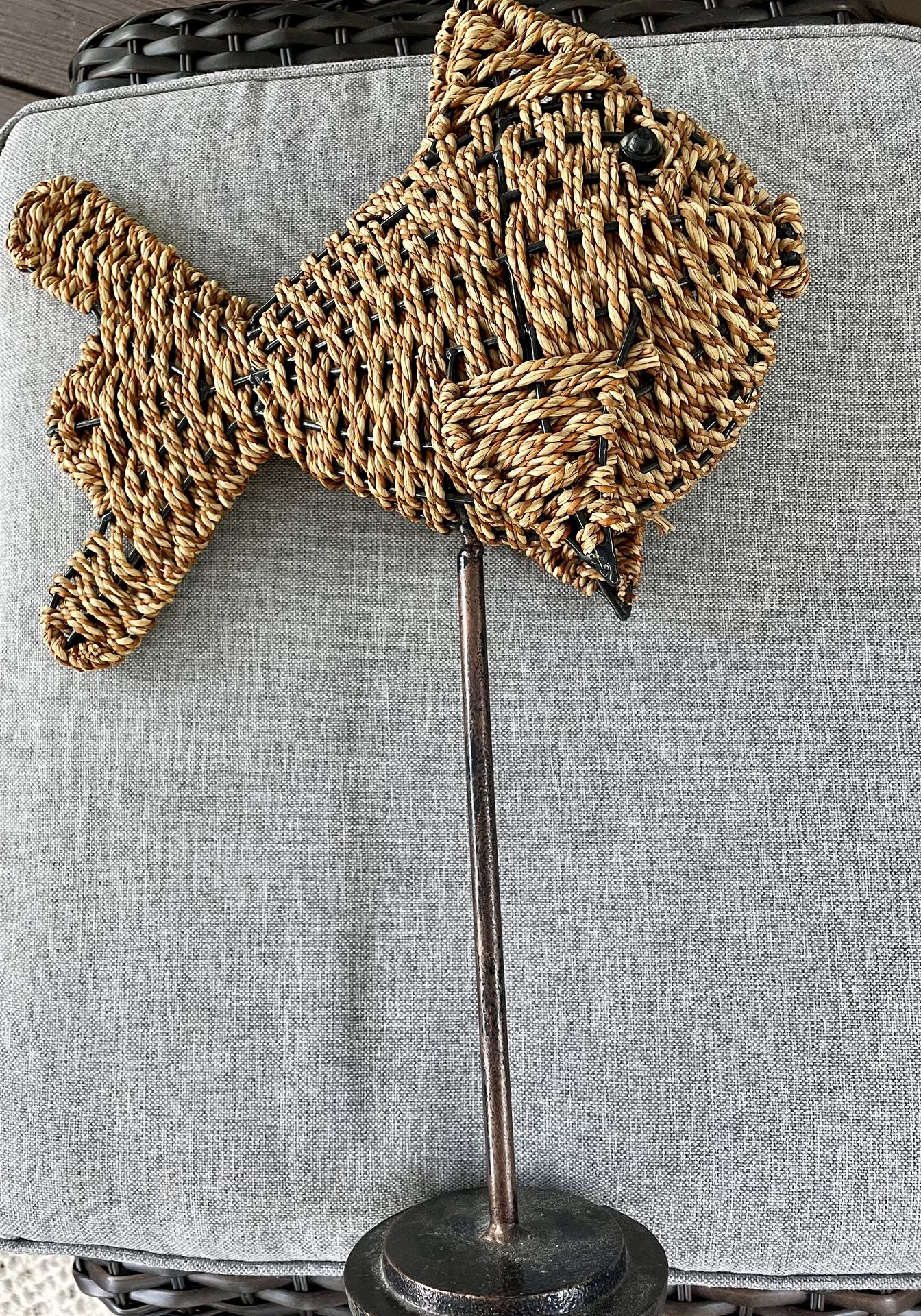 sturdy well-made rope/metal fish home decor with metal stand