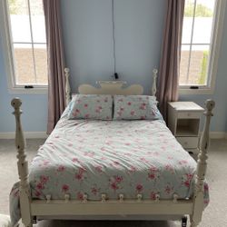 Bedroom Set Bedframe, Dressers and Nightstand 