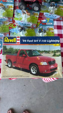 Revell '99 Ford SVT F-150 Lightning Model Kit