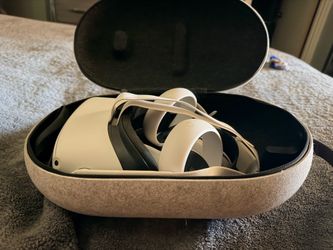 Meta Quest 2 with Case 256GB
