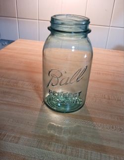 VINTAGE & COLLECTIBLE BALL "PERFECT MASON" BLUE  GLASS JAR 7" x 3 1/2"