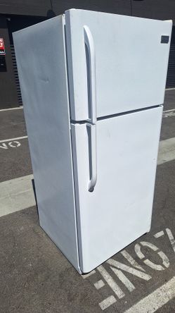 USED FRIDGE,WORKING REFRIGERATOR (DELIVERED)