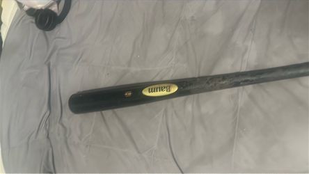 31-3 Baum wood bat