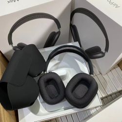 AIRPOD MAX’s