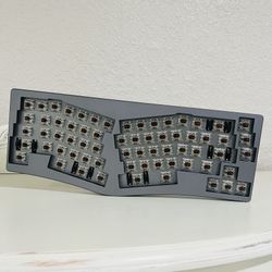 YMDK Wings V2 RGB Hot Swap Aluminum Keyboard w/ MX Brown (DOES NOT TURN ON)