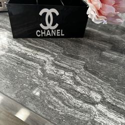 CHANEL Beauty Black Glossy Acrylic Makeup Brush Holder Long Style 3 Slots  for Sale in Westlake Village, CA - OfferUp