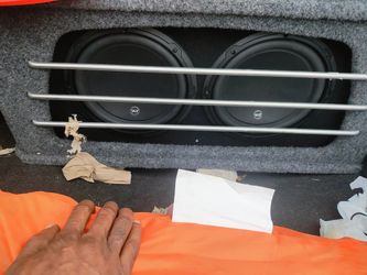 2 10' inch JL W3s in special box