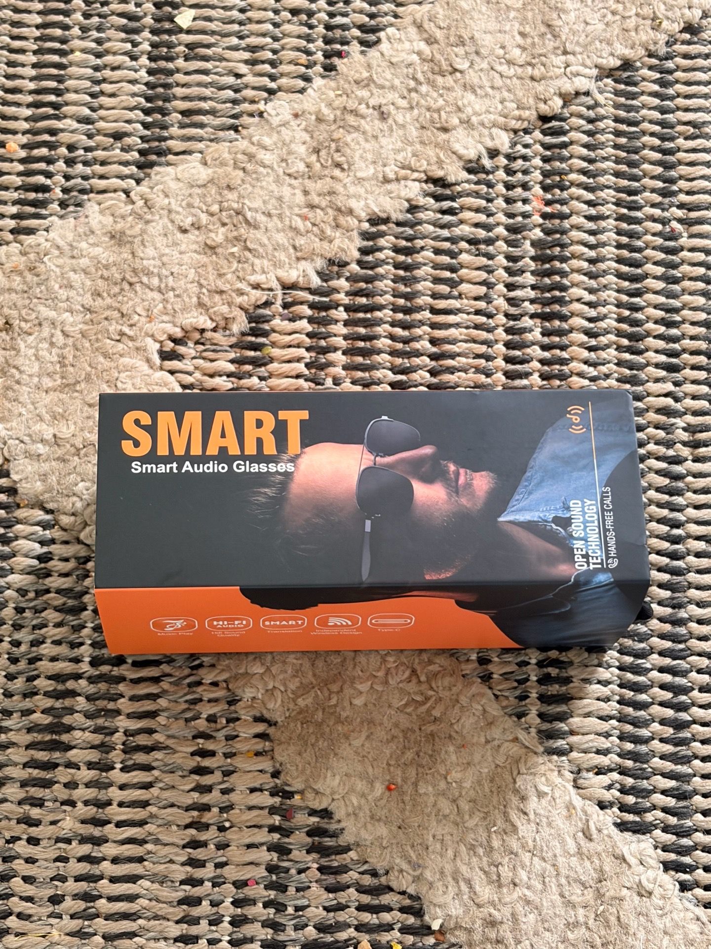 UNISEX SMART GLASSES LISTEN TO MUSIC MAKE OR TAKE CALLS AUTOMATICALLY TRANSLATE FROM 128 LANGUAGES TO ENGLISH