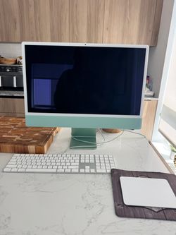 $400 Apple iMac and keyboard with Magic Mouse $400