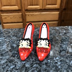 Betty Boop Red Polka Dot High Heel Shoe Salt & Pepper Shakers.  Brand New Never Used I