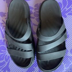 Women’s Crocs & Sandals Size:7