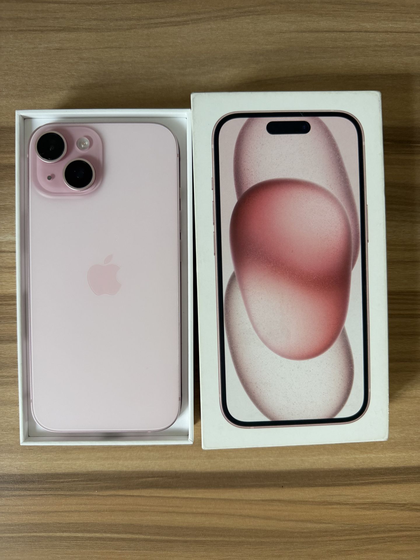 Pink Apple iPhone 15 (256GB)