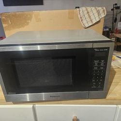 Microwave Panasonic Nn-sn67ks