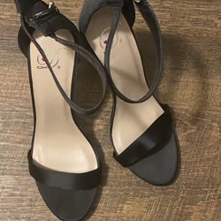 Sz 7.5 Black Heels