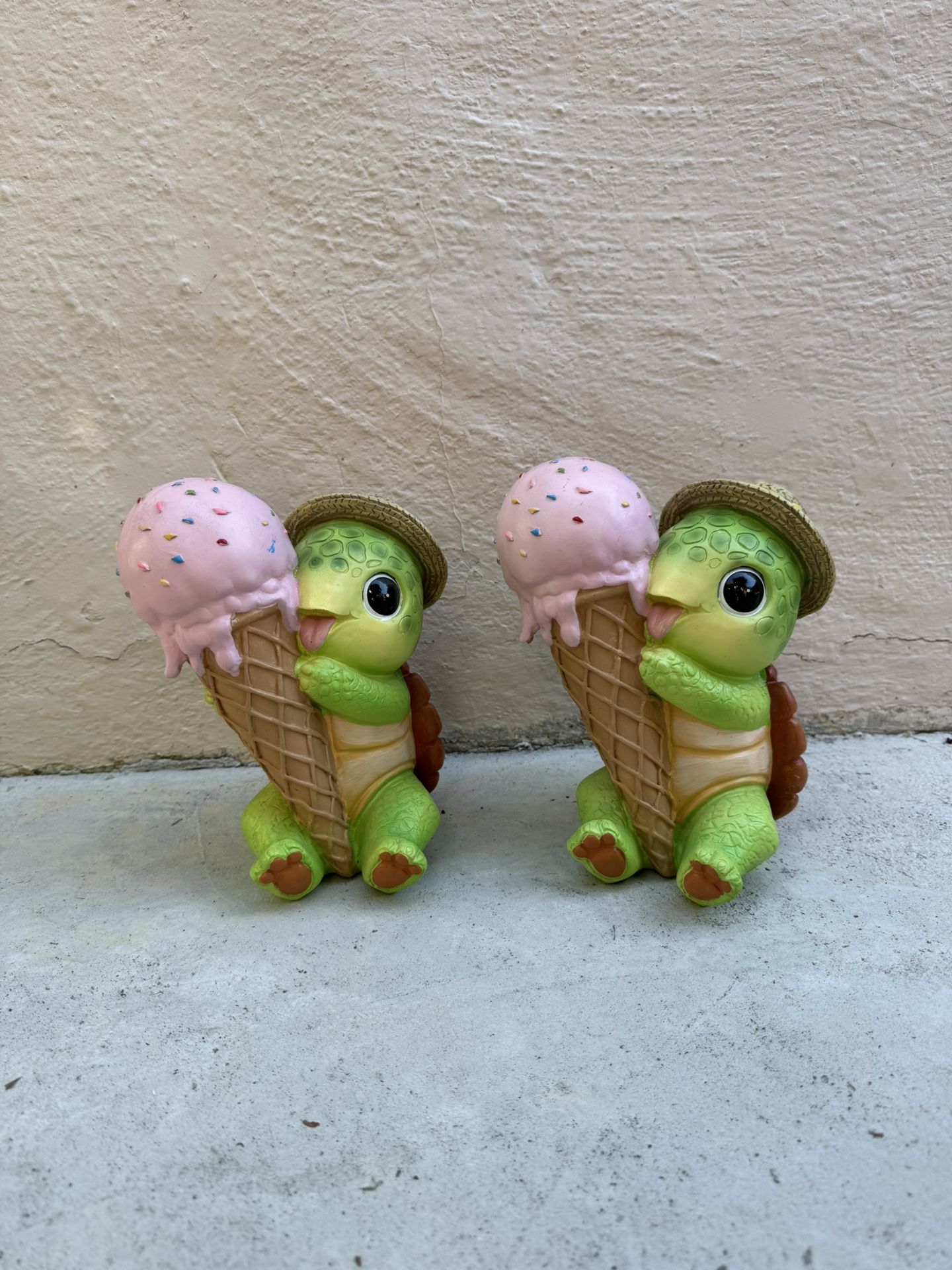 New! Set of two cute turtle ice cream figurines