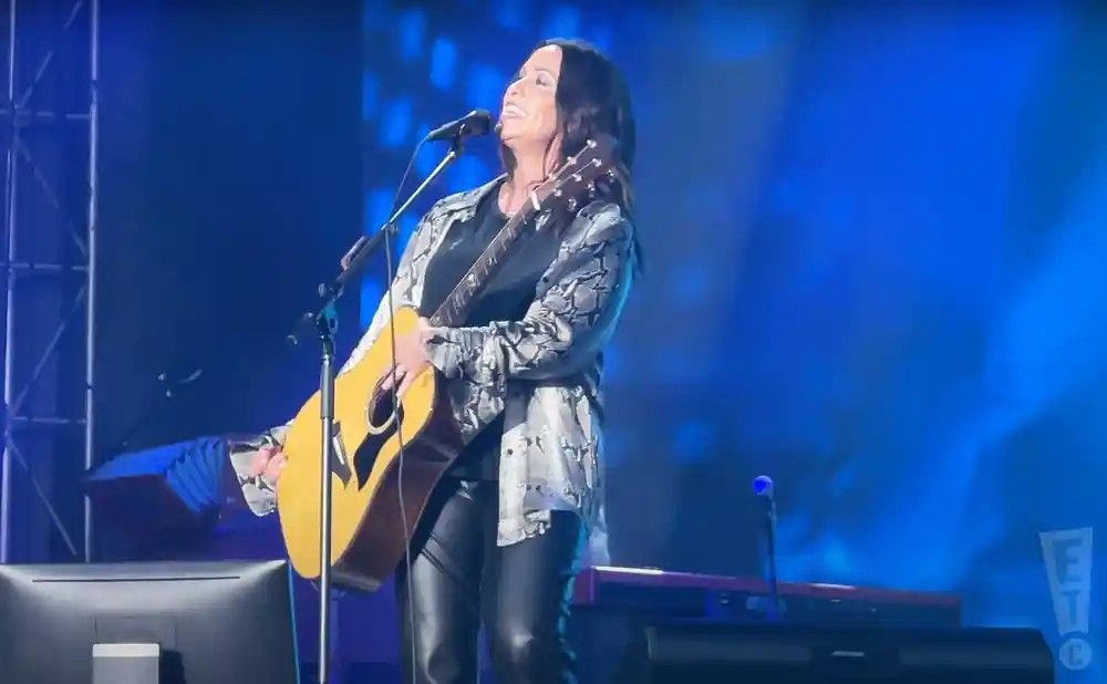 Alanis Morissette The Triple Moon Tour Sun Aug 4, 7 Pm