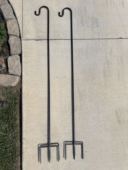Set of 2 Metal Garden Hooks