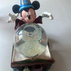 Mickey  Mouse Snow Globe