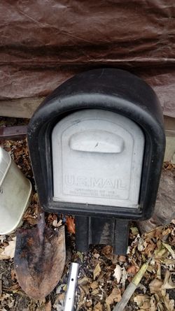 LG mail box with concrete post Lettering