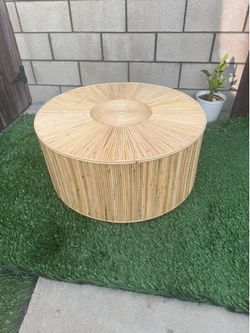 RATTAN COFFEE TABLE  31.1 in Light Honey Round