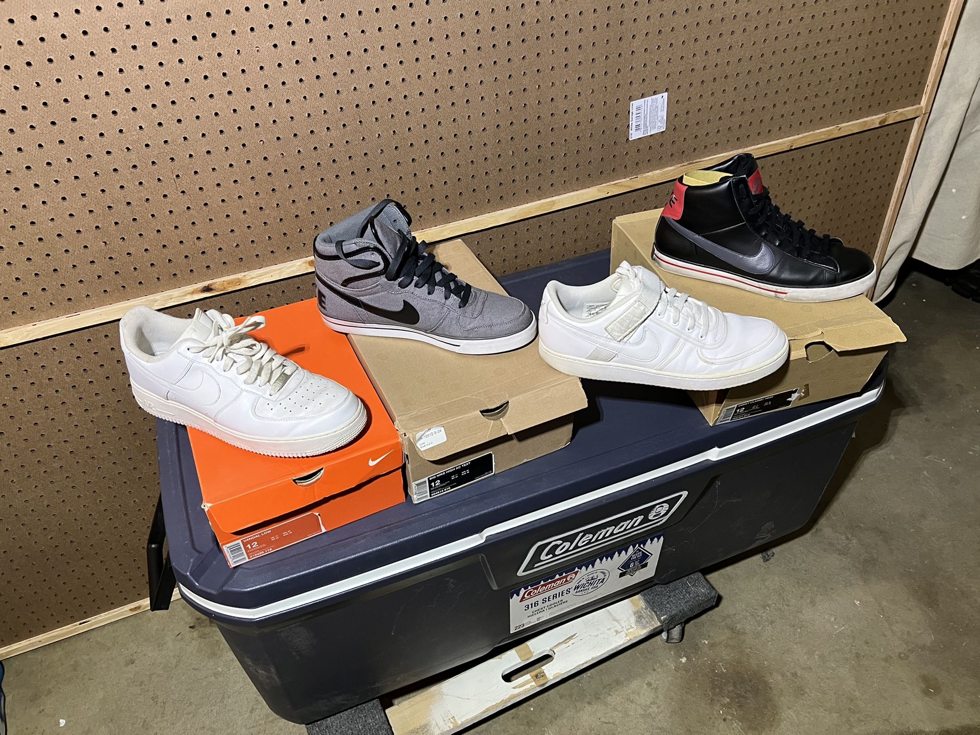 4 Pares De Shoe’s NIKE $150