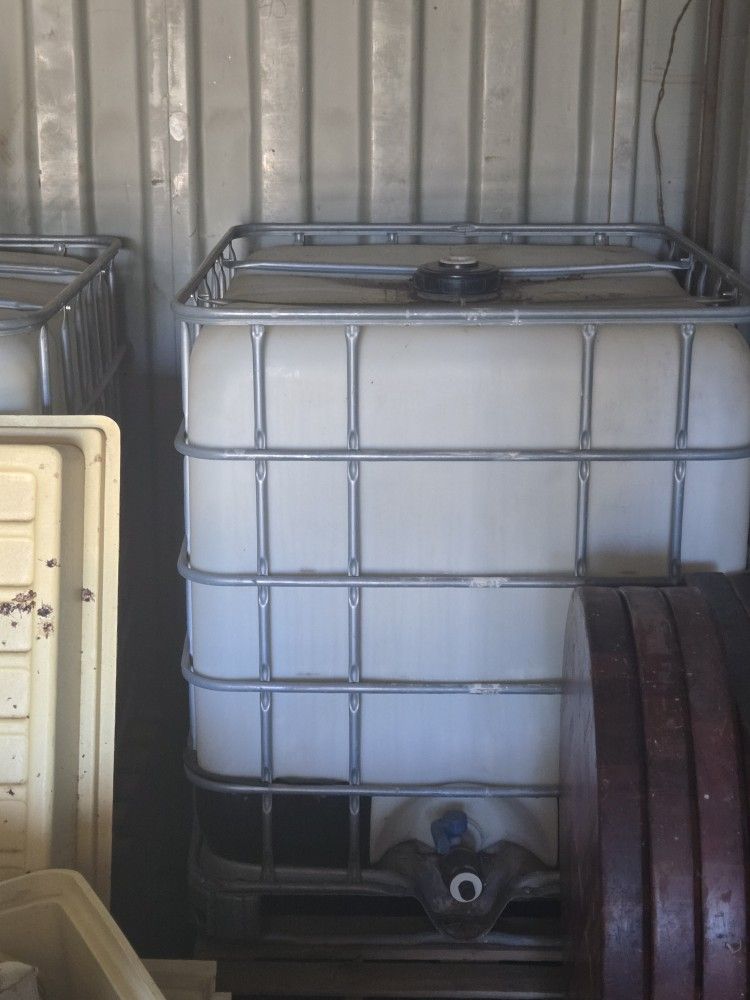 2 Water Totes