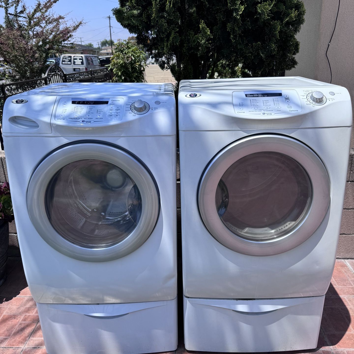 Washer And Dryer/Lavadora Y Secadora