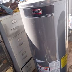 WATER HEATER RUUD 50" GALLON GAS EXCELLENT JUST LIKE YOU SEE HERE 2023 MODEL PRICE TOTAL $350 CASH ON PICKUP ONLY THANK 