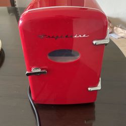 Mini room fridge