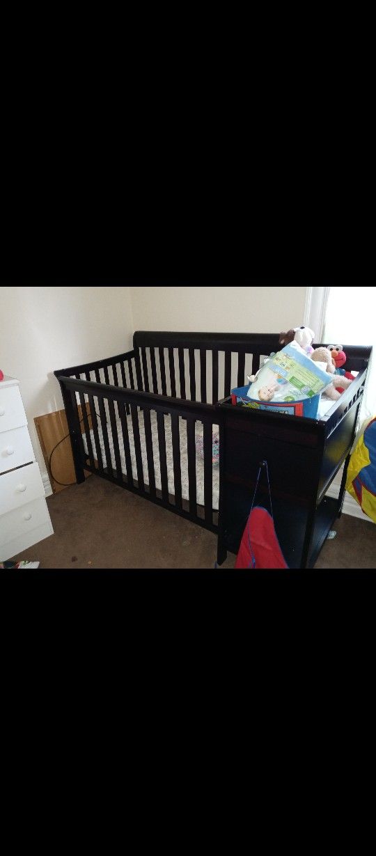 Baby Crib With Changing Table And Matress