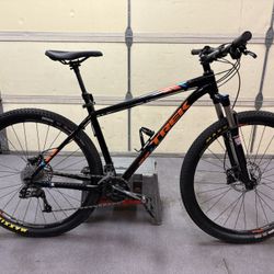 2016 Trek X-Caliber 8 Mountain Bike (Large)