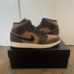 Jordan 1 Mids Dark Chocolate