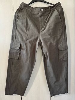 adidas women’s Gray/green Cargo Pants size 12Reg. Flat Front Pockets Logo Button