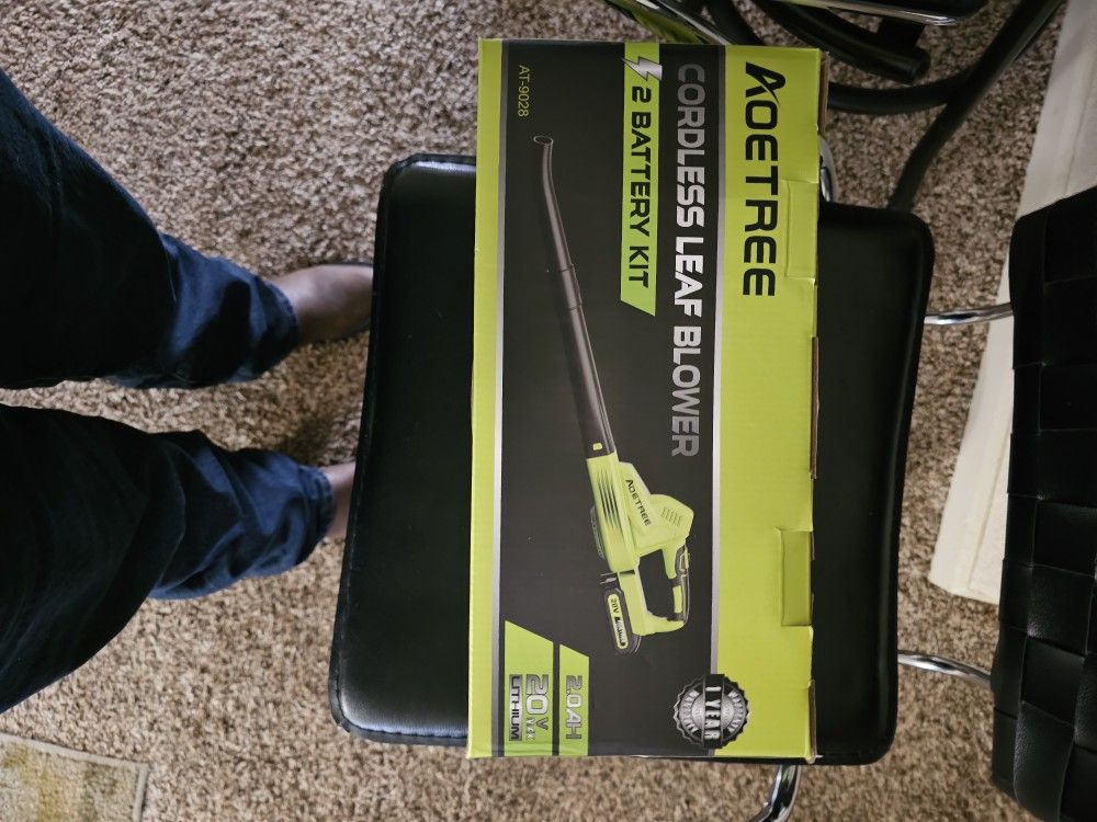 Blower With 2 Batteries And Charger.