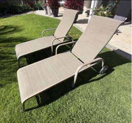 2 Chase Loungers