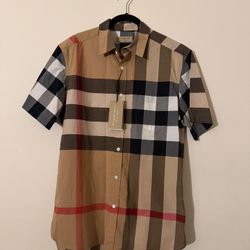 Authentic Burberry Button-Down Shirt – Short Sleeve – Luxury Men’s