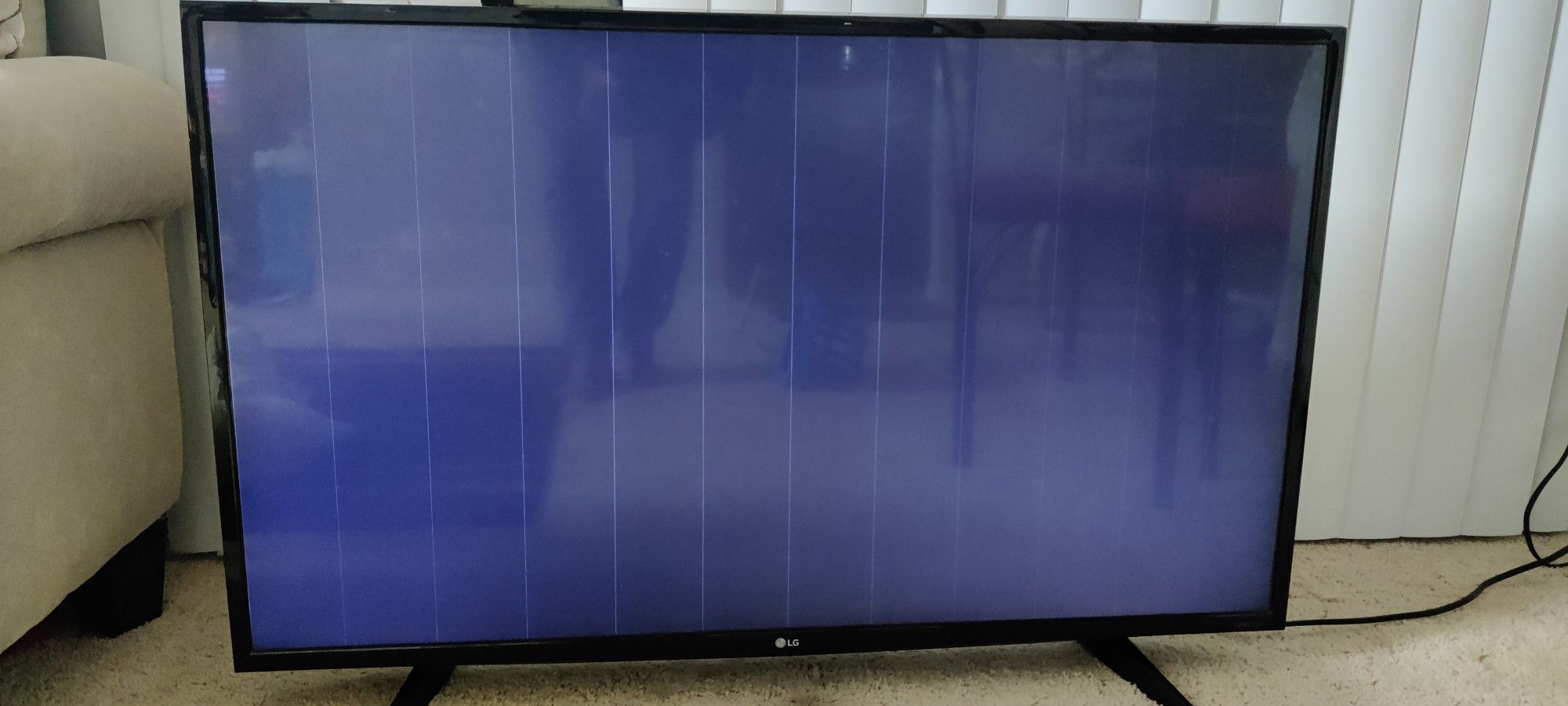 LG 43 Inches Smart TV(MINOR REPAIR) 