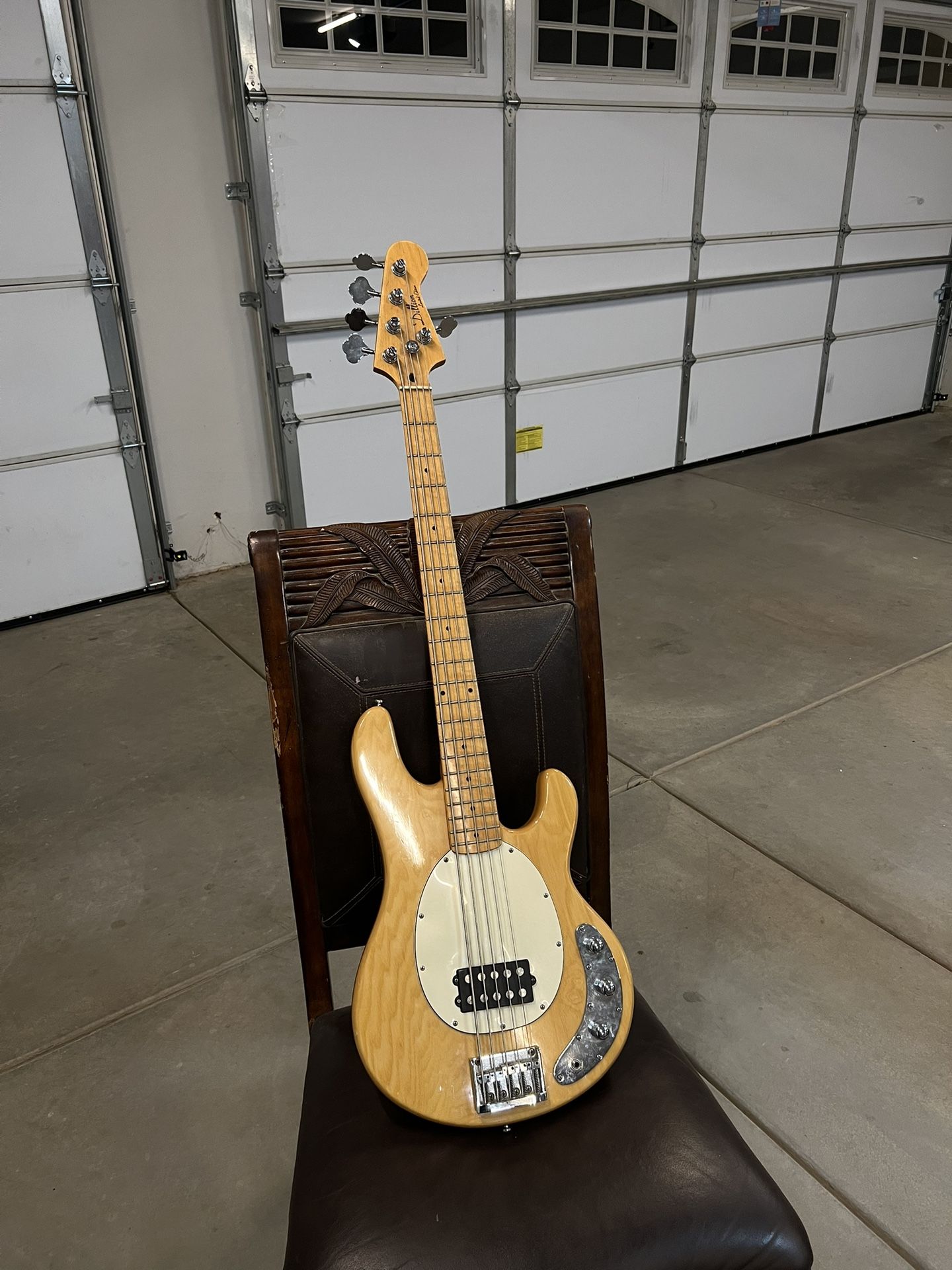 Dillion 5string Bass